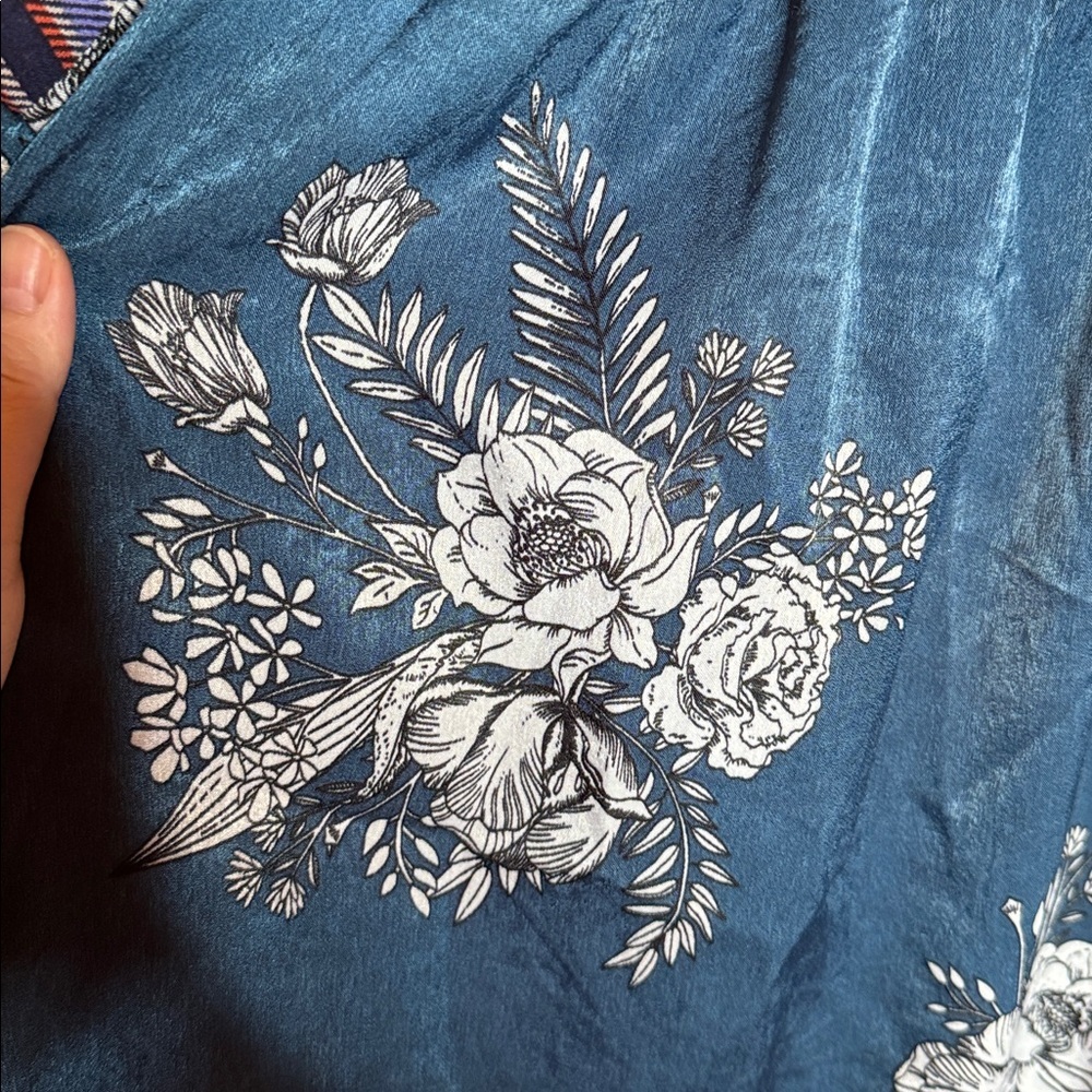 Hailey & Co Blue Floral Boho Blouse Women’s Size Medium Mixed Print Peasant Top - Picture 5 of 8
